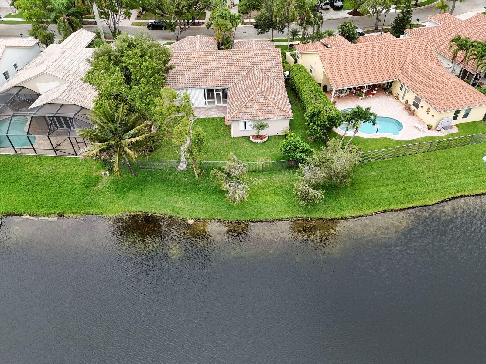 1968 Water Ridge Drive Weston, FL 33326 - Photo 6 of 38 _z3ZlAMA