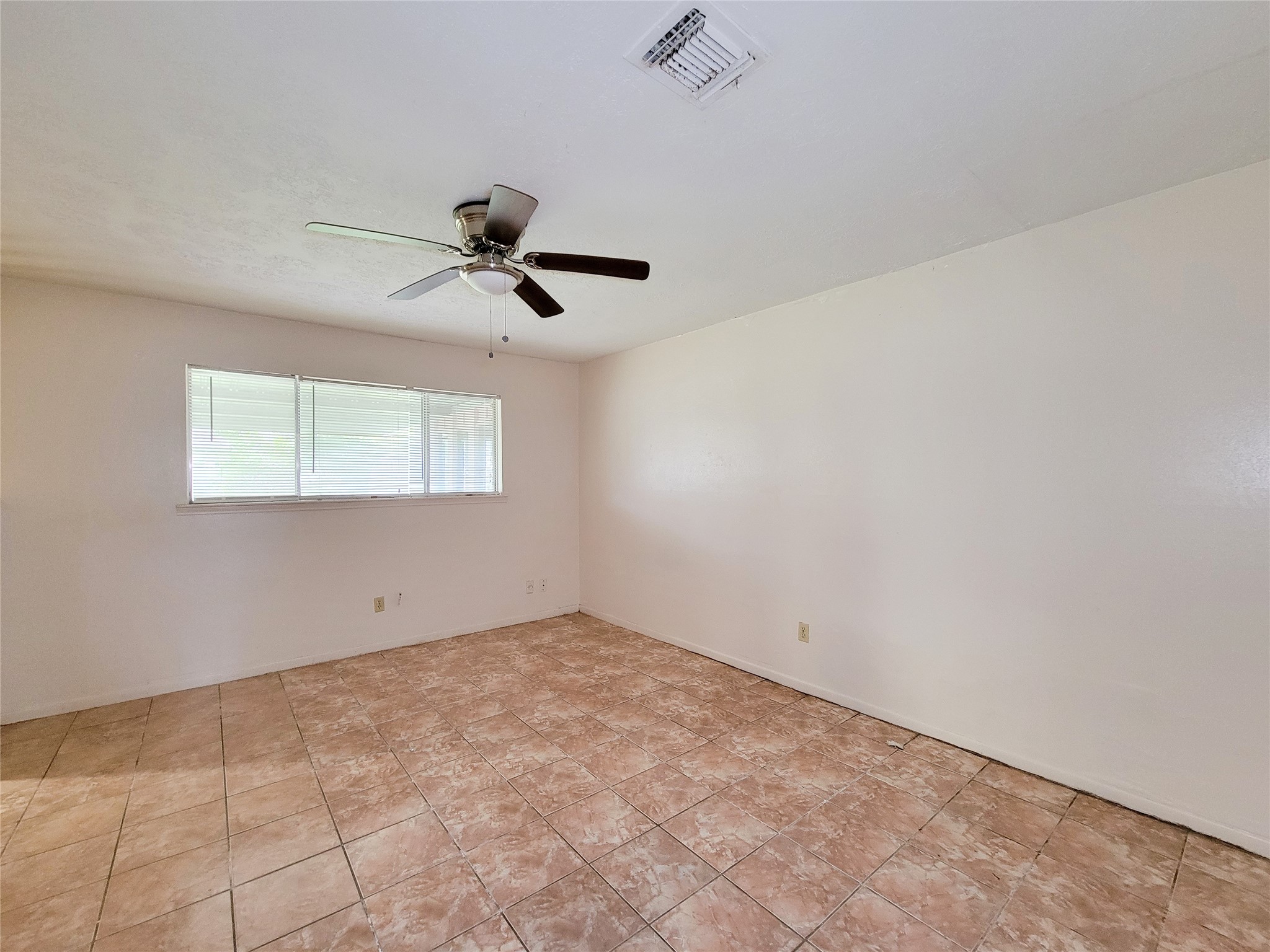 12215 Pompano Lane Houston, TX 77072 - Photo 36 of 44 an empty room with windows and fan