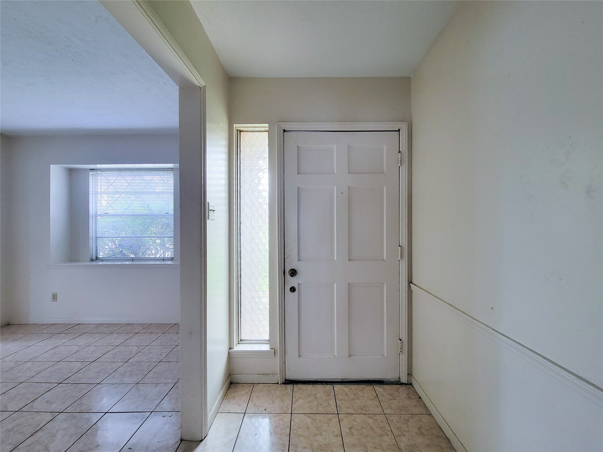 12215 Pompano Lane Houston, TX 77072 - Photo 4 of 44 a view of an empty room