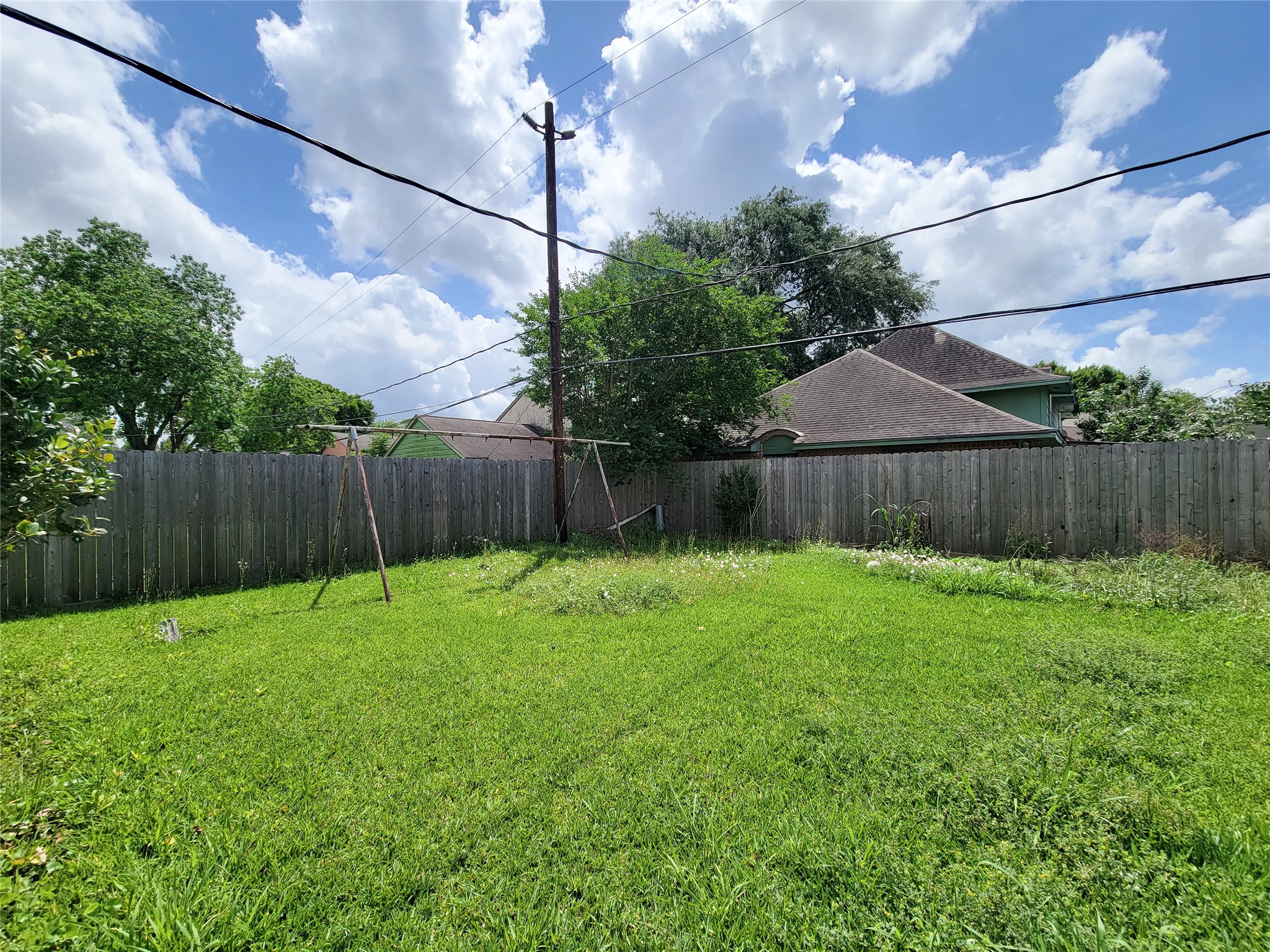 12215 Pompano Lane Houston, TX 77072 - Photo 42 of 44 a garden with wooden fence