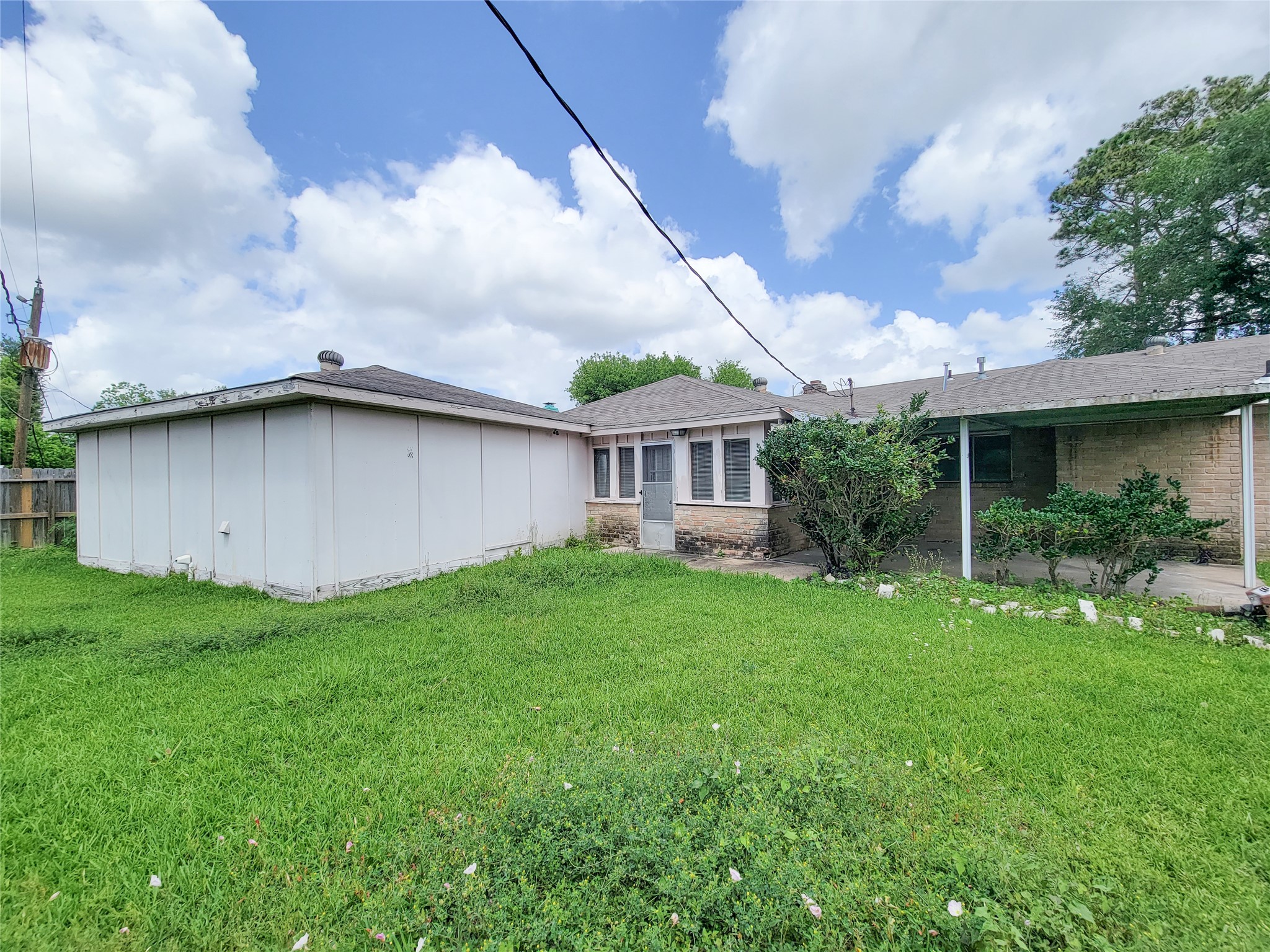 12215 Pompano Lane Houston, TX 77072 - Photo 43 of 44 a view of a house with backyard and garden