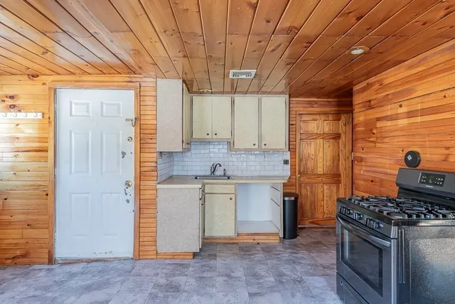 $500,000 | 1004 South Franklin Street, Holbrook, MA 02343