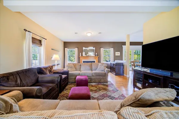 $650,000 | 10 Henry Court, Pine Bush, NY 12566