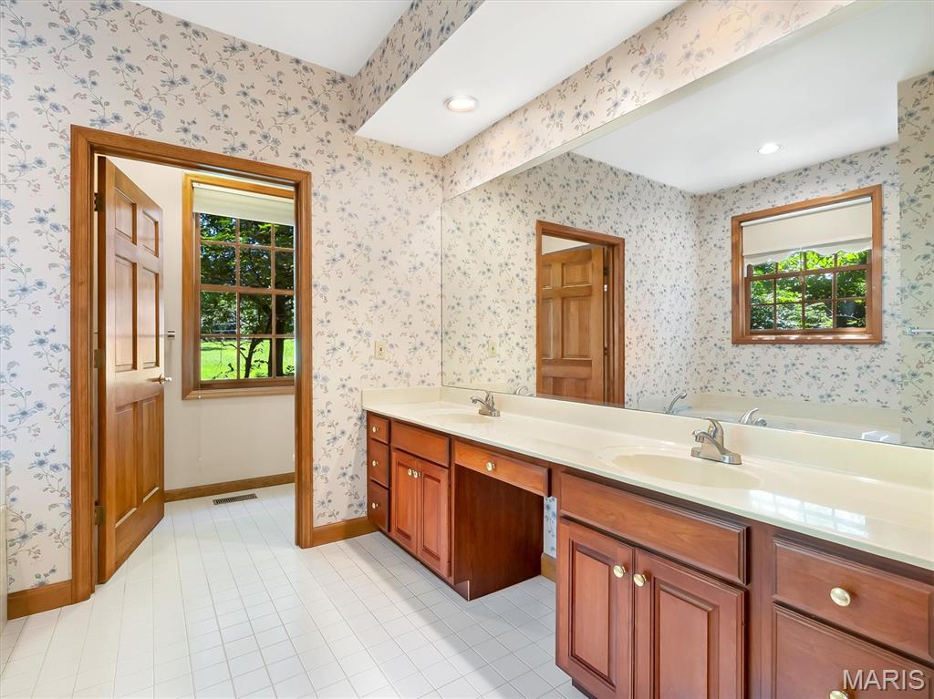 908 North Ballas Road St. Louis, MO 63131 - Photo 20 of 53