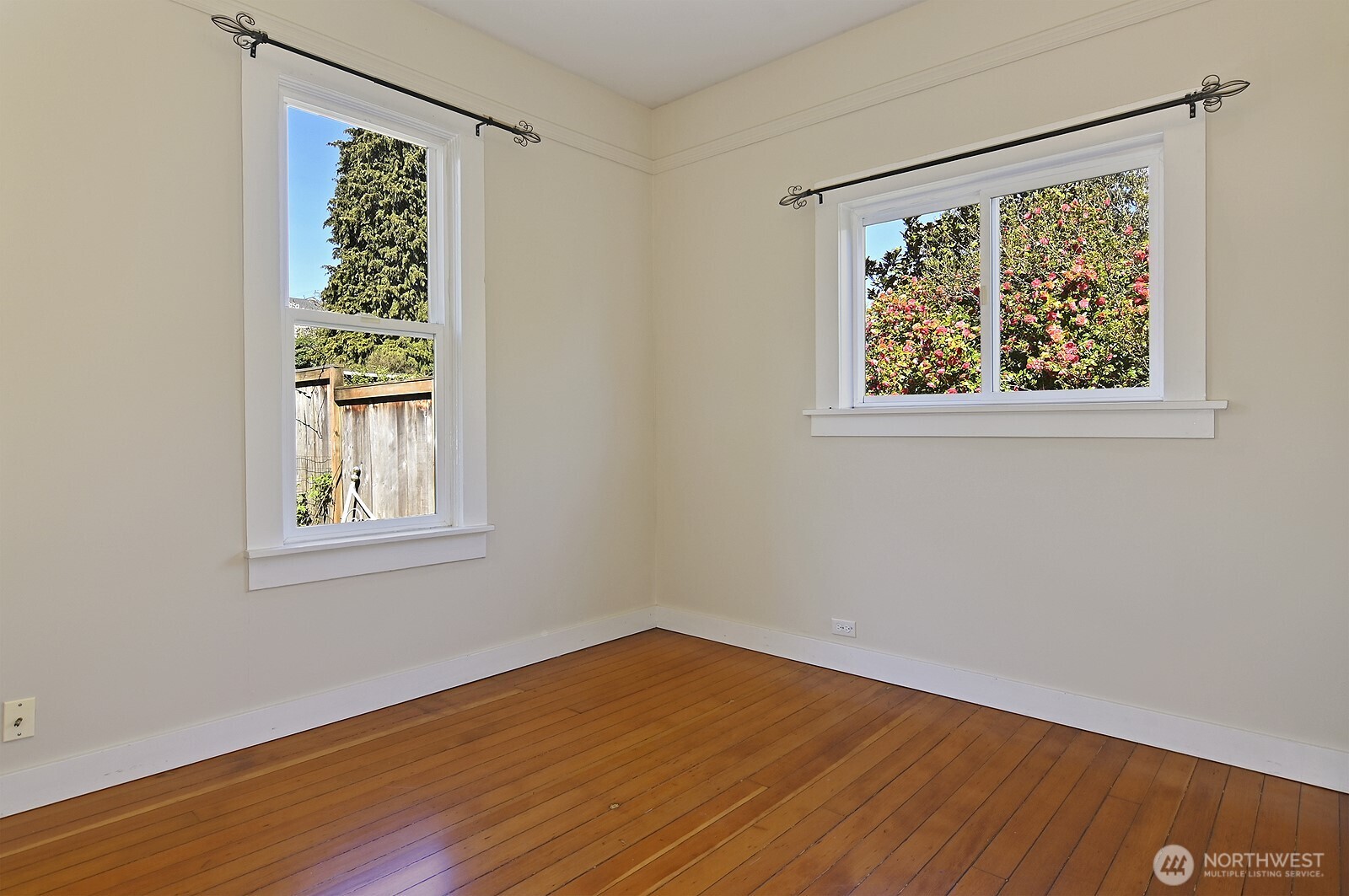 942 North 81st Street Seattle, WA 98103 - Photo 12 of 27