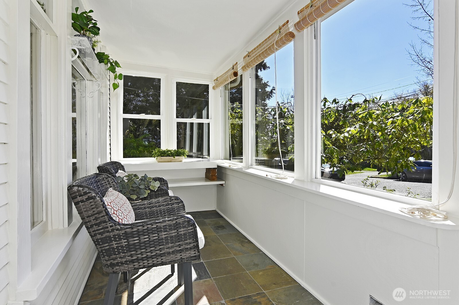 942 North 81st Street Seattle, WA 98103 - Photo 5 of 27