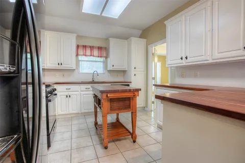 $262,000 | 2115 Greentree Drive, Huntsville, TX 77340