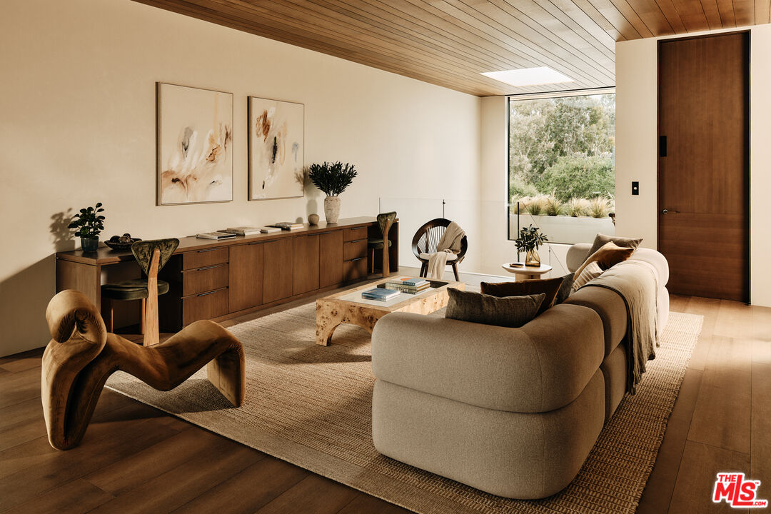 401 North Tigertail Road Los Angeles, CA 90049 - Photo 23 of 41 Gallery Image 23