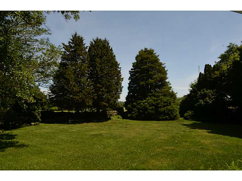 50 Whittier Road Jamestown, RI 02835 - Photo 4 of 21 Yard/Garden.