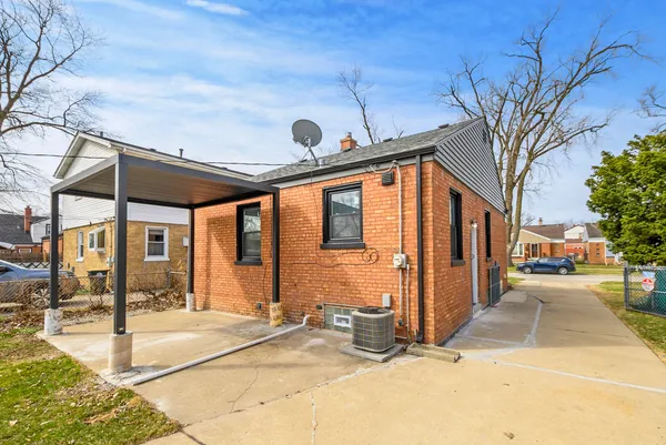 $355,000 | 505 47th Avenue, Bellwood, IL 60104
