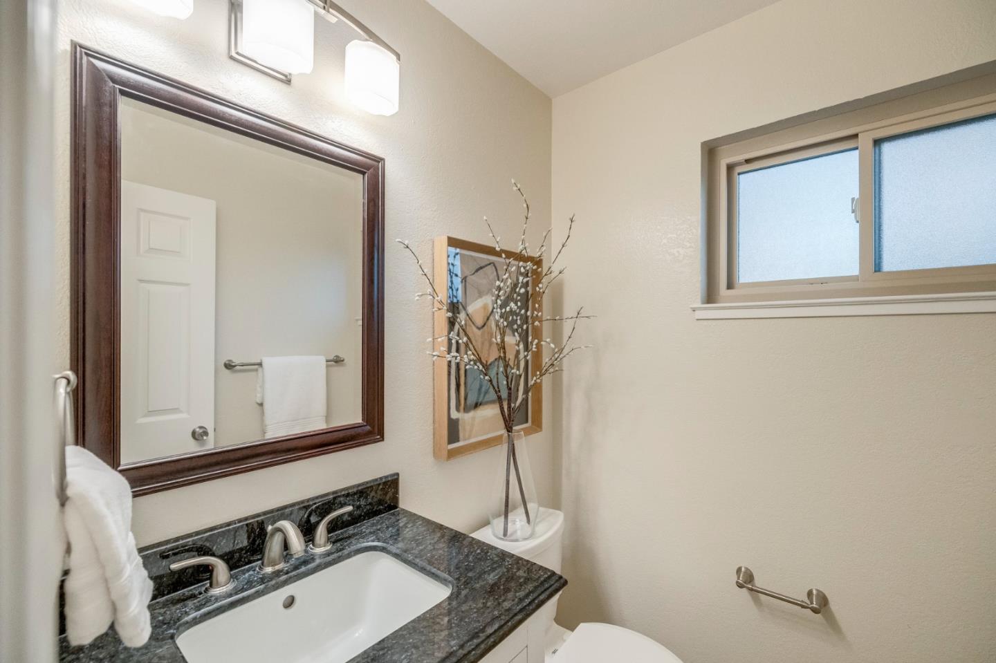 33 Park Road, Unit 9 Burlingame, CA 94010 - Photo 15 of 34 Gallery Image 15