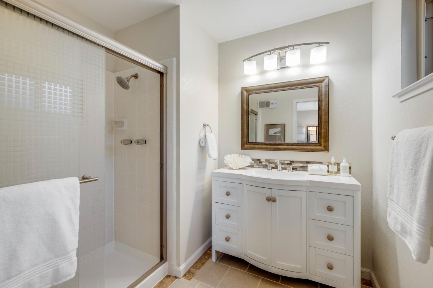 33 Park Road, Unit 9 Burlingame, CA 94010 - Photo 21 of 34 Gallery Image 21