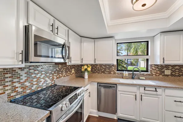 $1,900 | 671 Southwest South River Drive, Unit 105, Stuart, FL 34997