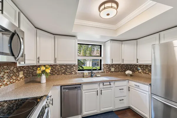 $1,900 | 671 Southwest South River Drive, Unit 105, Stuart, FL 34997