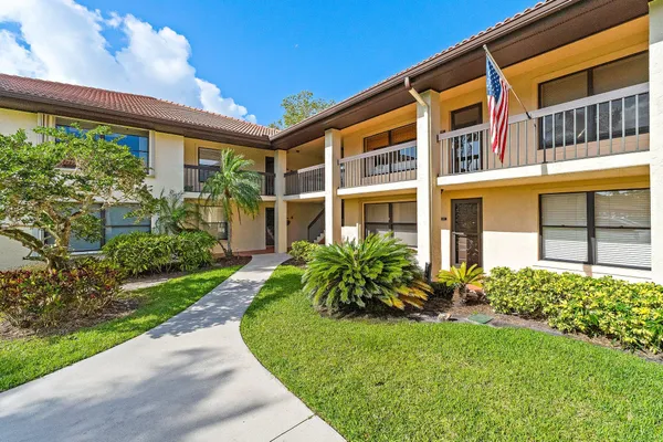 $1,900 | 671 Southwest South River Drive, Unit 105, Stuart, FL 34997