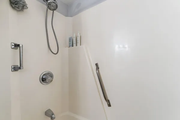 $1,900 | 671 Southwest South River Drive, Unit 105, Stuart, FL 34997