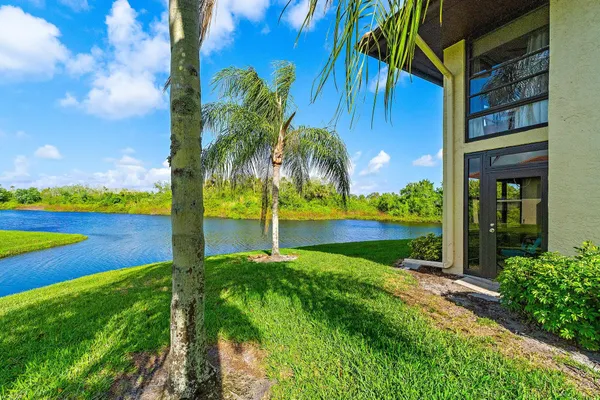 $1,900 | 671 Southwest South River Drive, Unit 105, Stuart, FL 34997