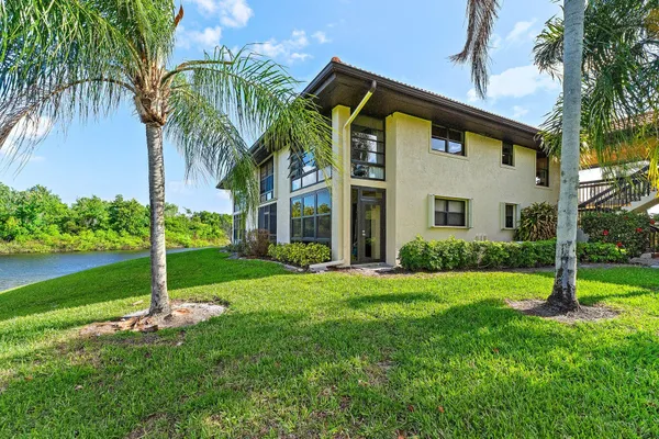 $1,900 | 671 Southwest South River Drive, Unit 105, Stuart, FL 34997