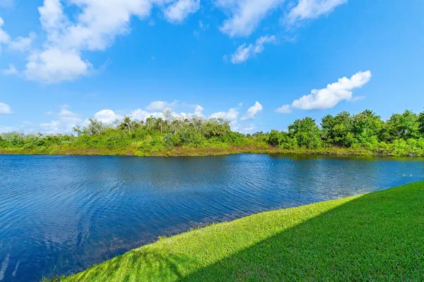 $1,900 | 671 Southwest South River Drive, Unit 105, Stuart, FL 34997