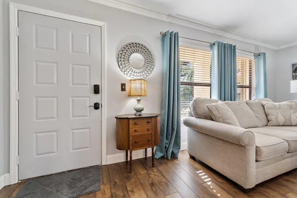 $1,900 | 671 Southwest South River Drive, Unit 105, Stuart, FL 34997