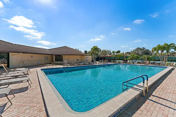 $1,900 | 671 Southwest South River Drive, Unit 105, Stuart, FL 34997