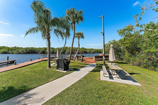 $1,900 | 671 Southwest South River Drive, Unit 105, Stuart, FL 34997