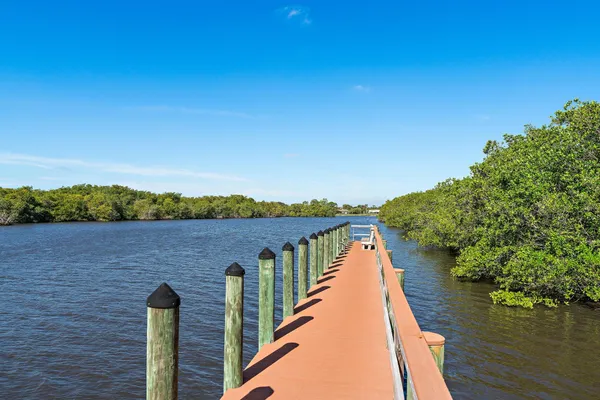 $1,900 | 671 Southwest South River Drive, Unit 105, Stuart, FL 34997