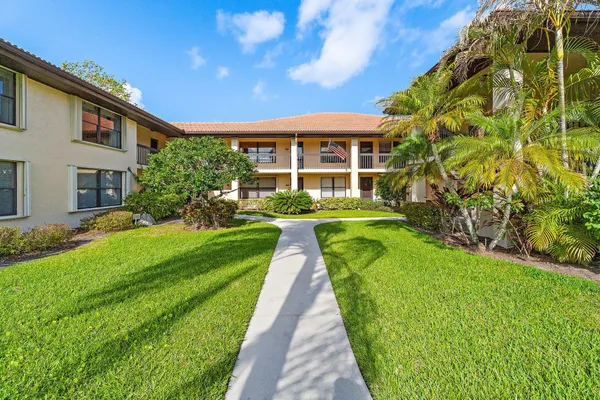 $1,900 | 671 Southwest South River Drive, Unit 105, Stuart, FL 34997