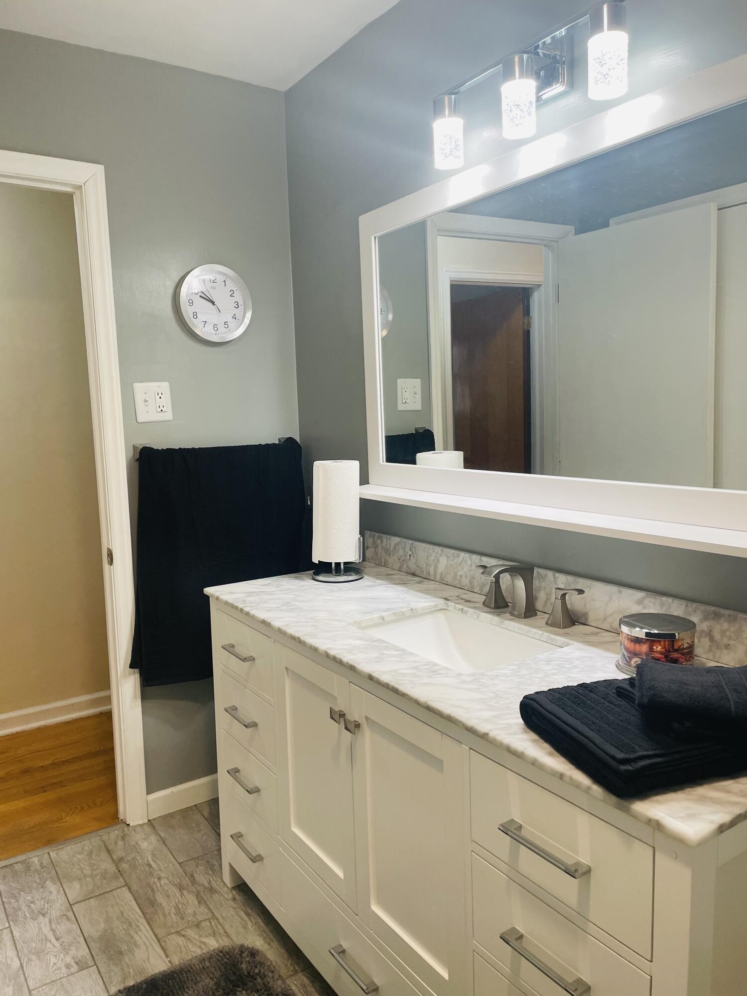 7592 Willow Branch Road Boones Mill, VA 24065 - Photo 10 of 47 Full bath hallway