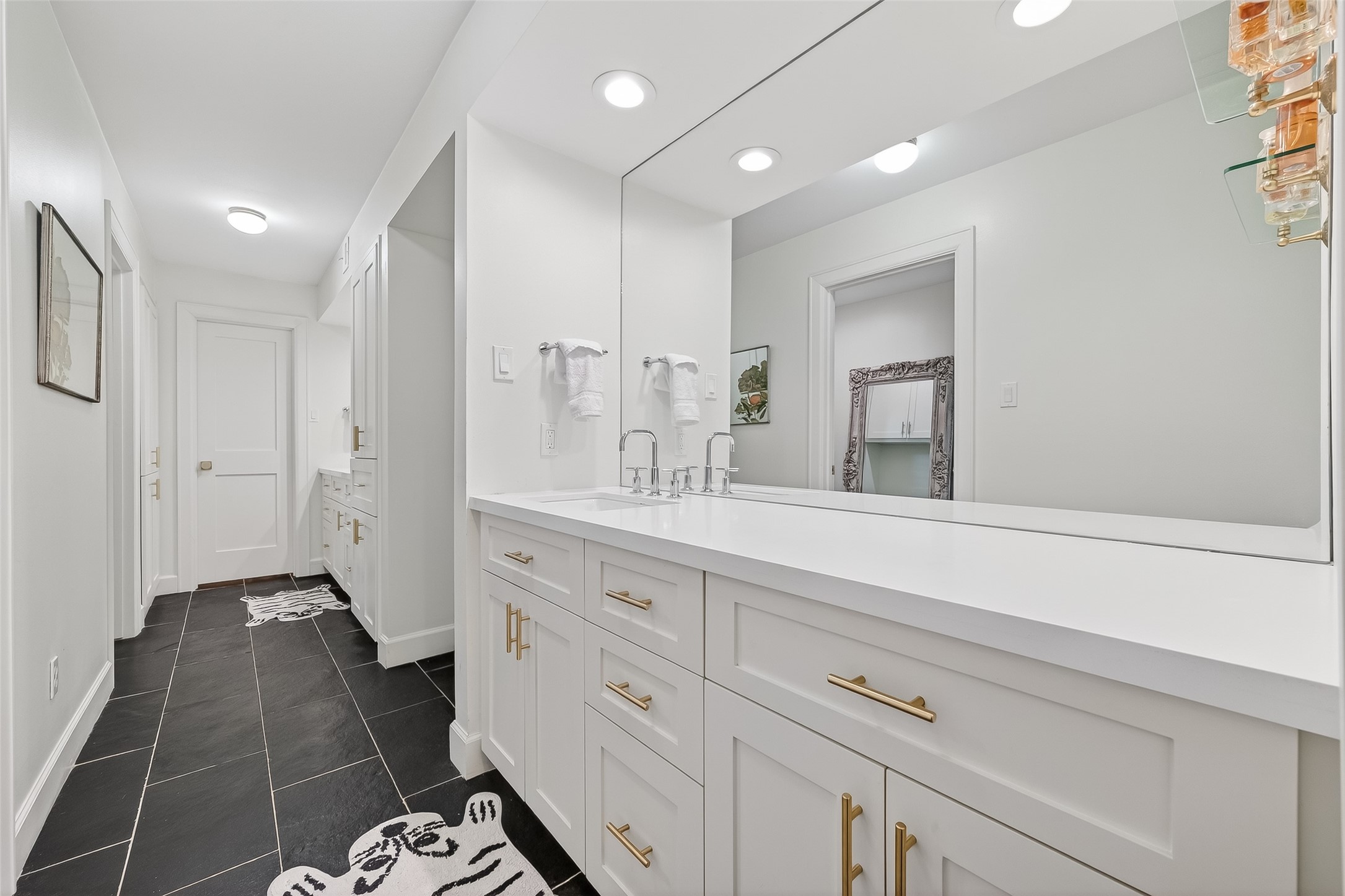 10022 Bayou Glen Road Houston, TX 77042 - Photo 19 of 43 Primary bathroom features dual walk-in closets for ultimate convenience.