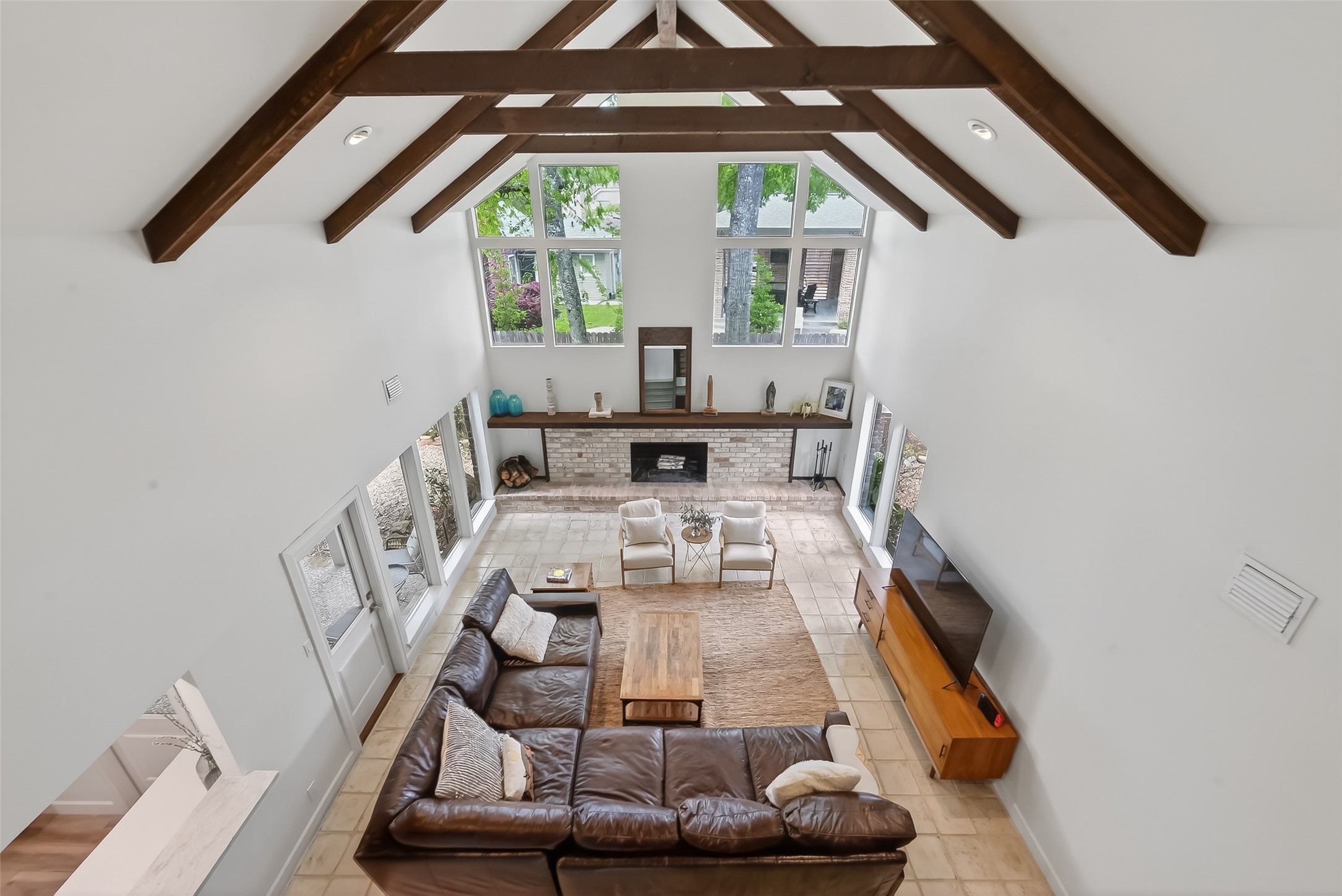 10022 Bayou Glen Road Houston, TX 77042 - Photo 2 of 43 Large vaulted ceiling room