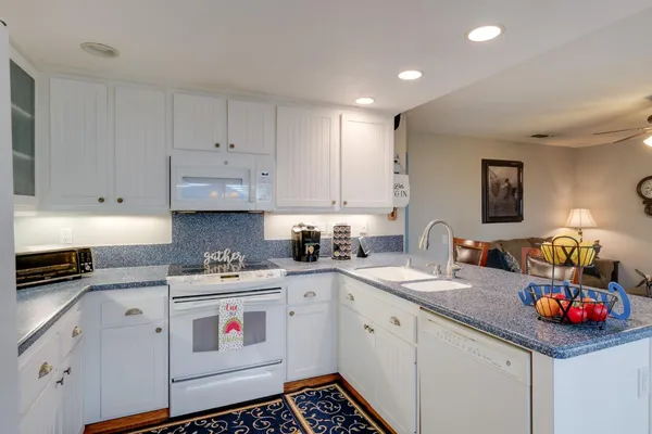 $555,500 | 1916 Oak Bluff Way, Sacramento, CA 95833