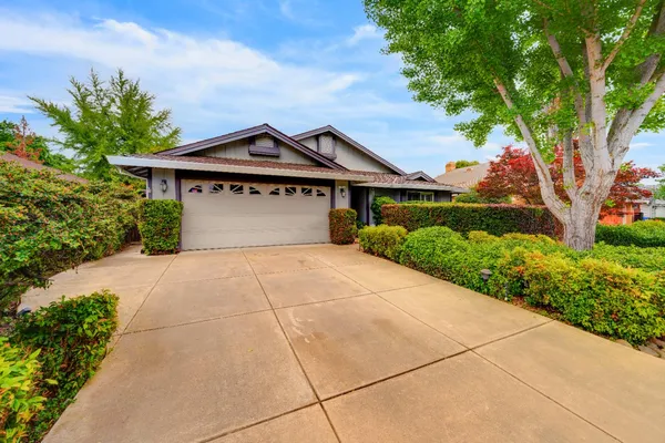$555,500 | 1916 Oak Bluff Way, Sacramento, CA 95833