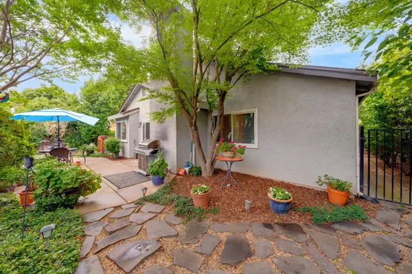 $555,500 | 1916 Oak Bluff Way, Sacramento, CA 95833