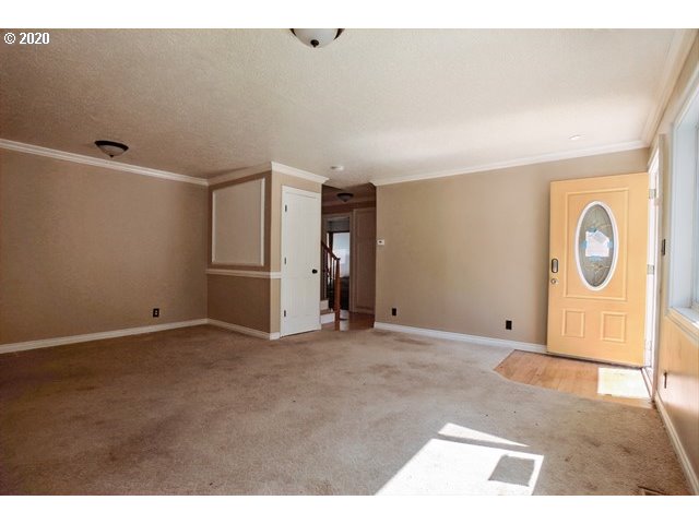 937 Country Club Road Lake Oswego, OR 97034 - Photo 3 of 28