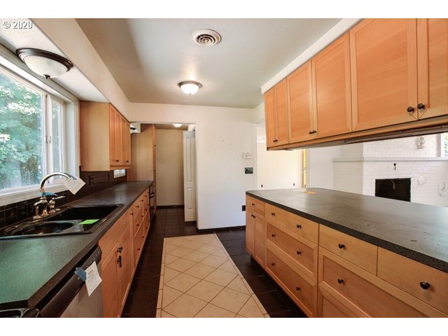 937 Country Club Road Lake Oswego, OR 97034 - Photo 8 of 28