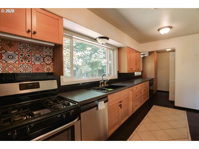 937 Country Club Road Lake Oswego, OR 97034 - Photo 9 of 28