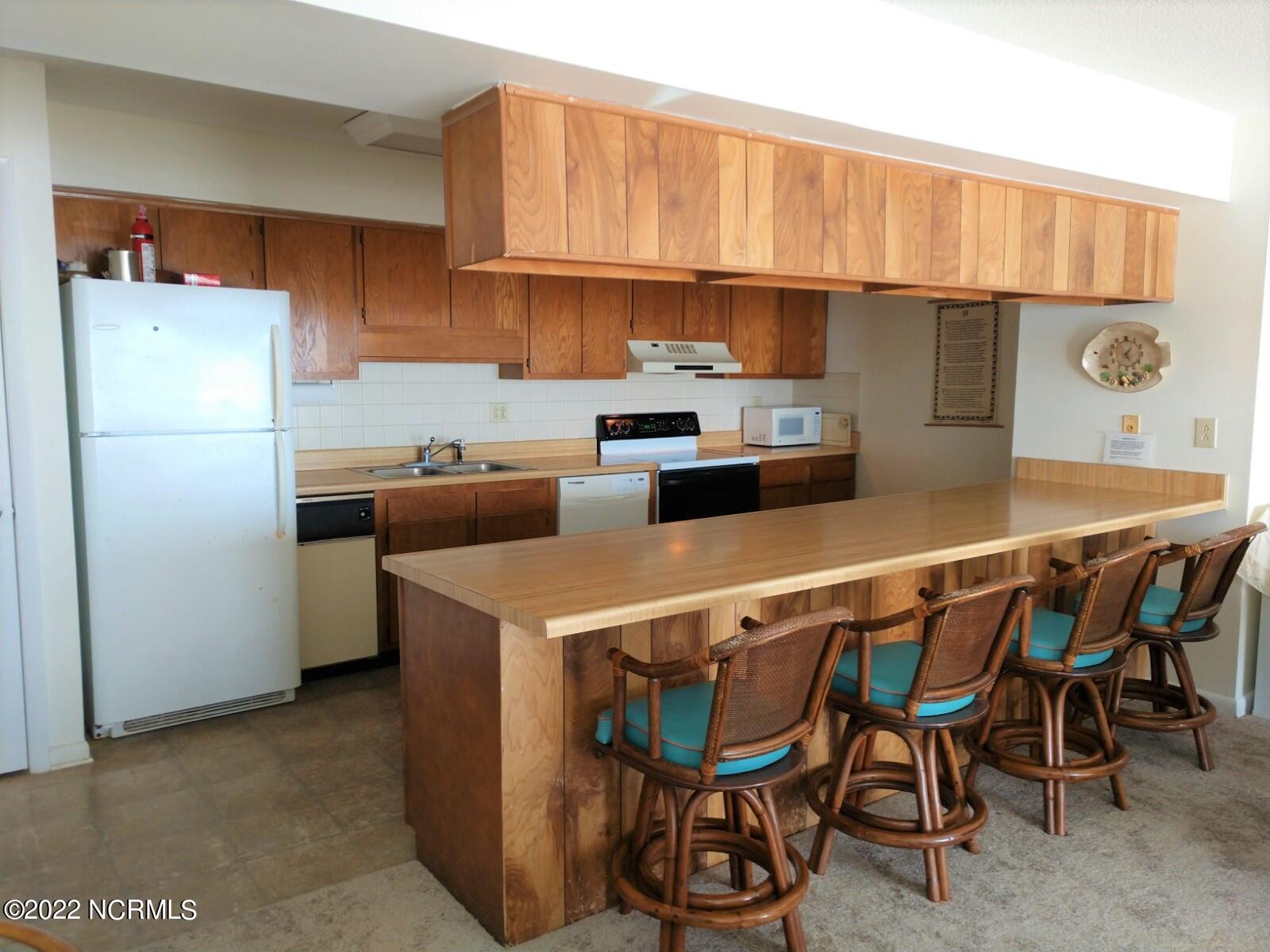 855 Salter Path Road, Unit 325 Atlantic Beach, NC 28512 - Photo 5 of 16 325 Colony kitchen