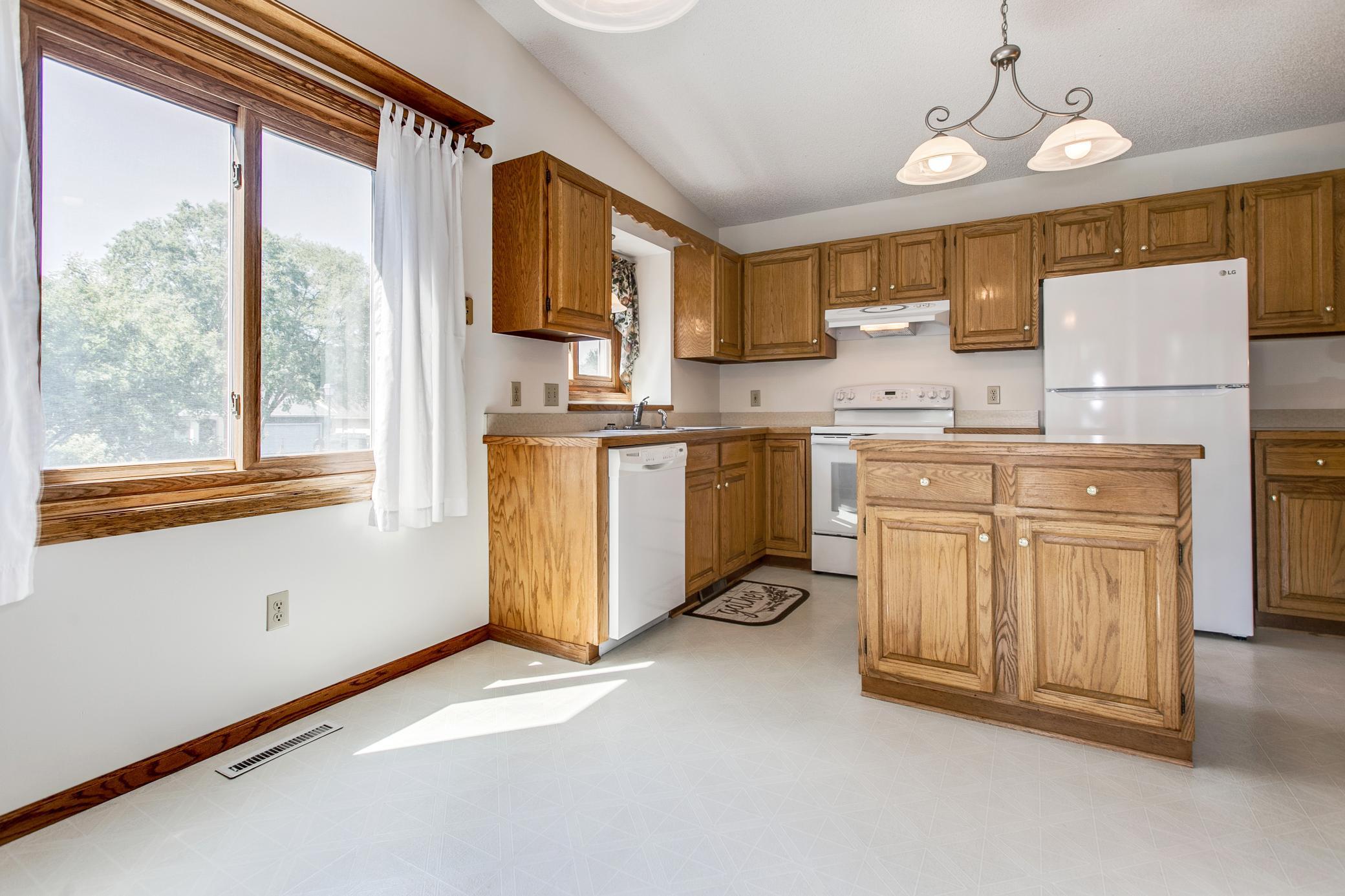 767 Bridle Ridge Road Eagan, MN 55123 - Photo 8 of 36 Gallery Image 8