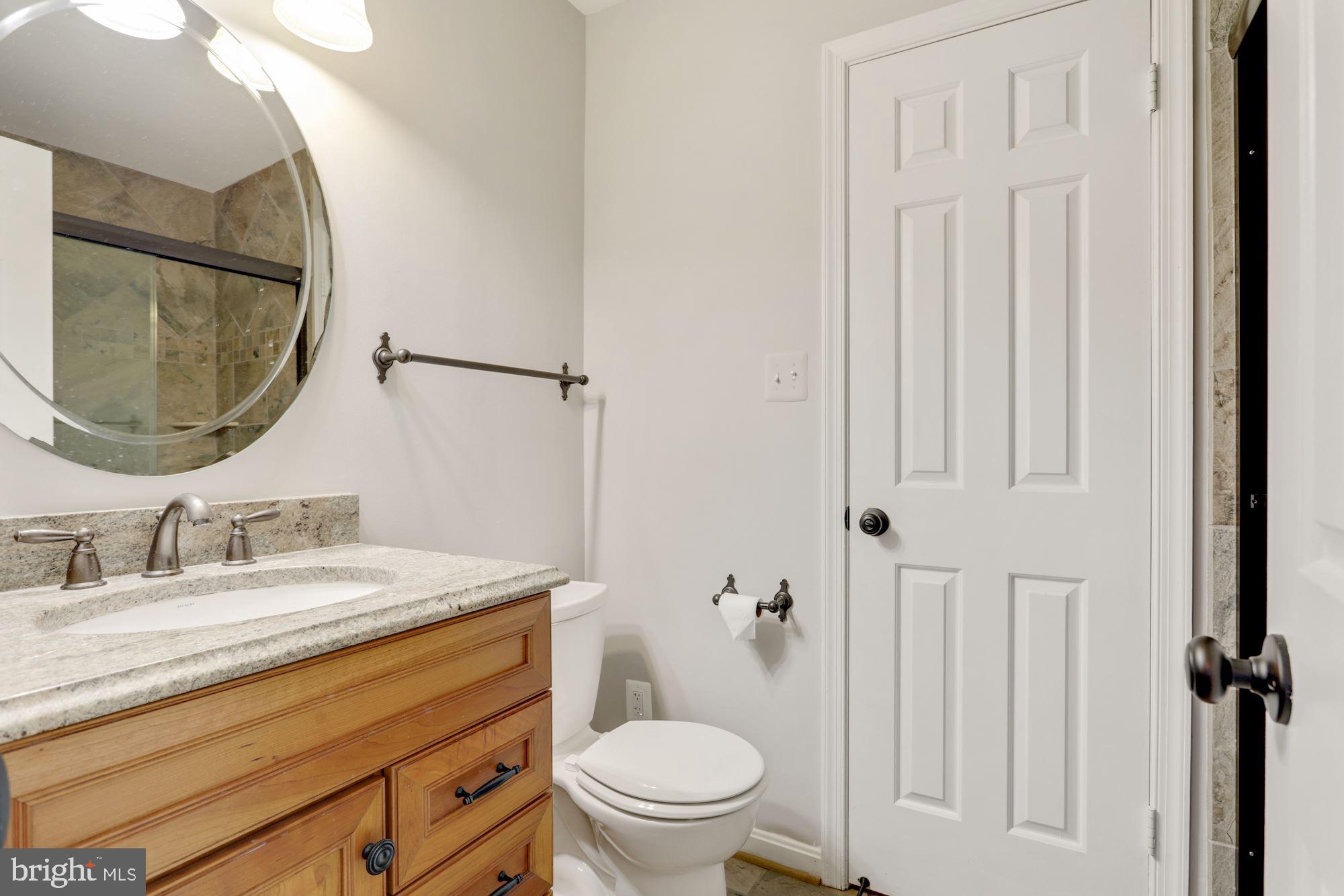 737 Ridge Drive McLean, VA 22101 - Photo 16 of 41 Full bathroom on the main level