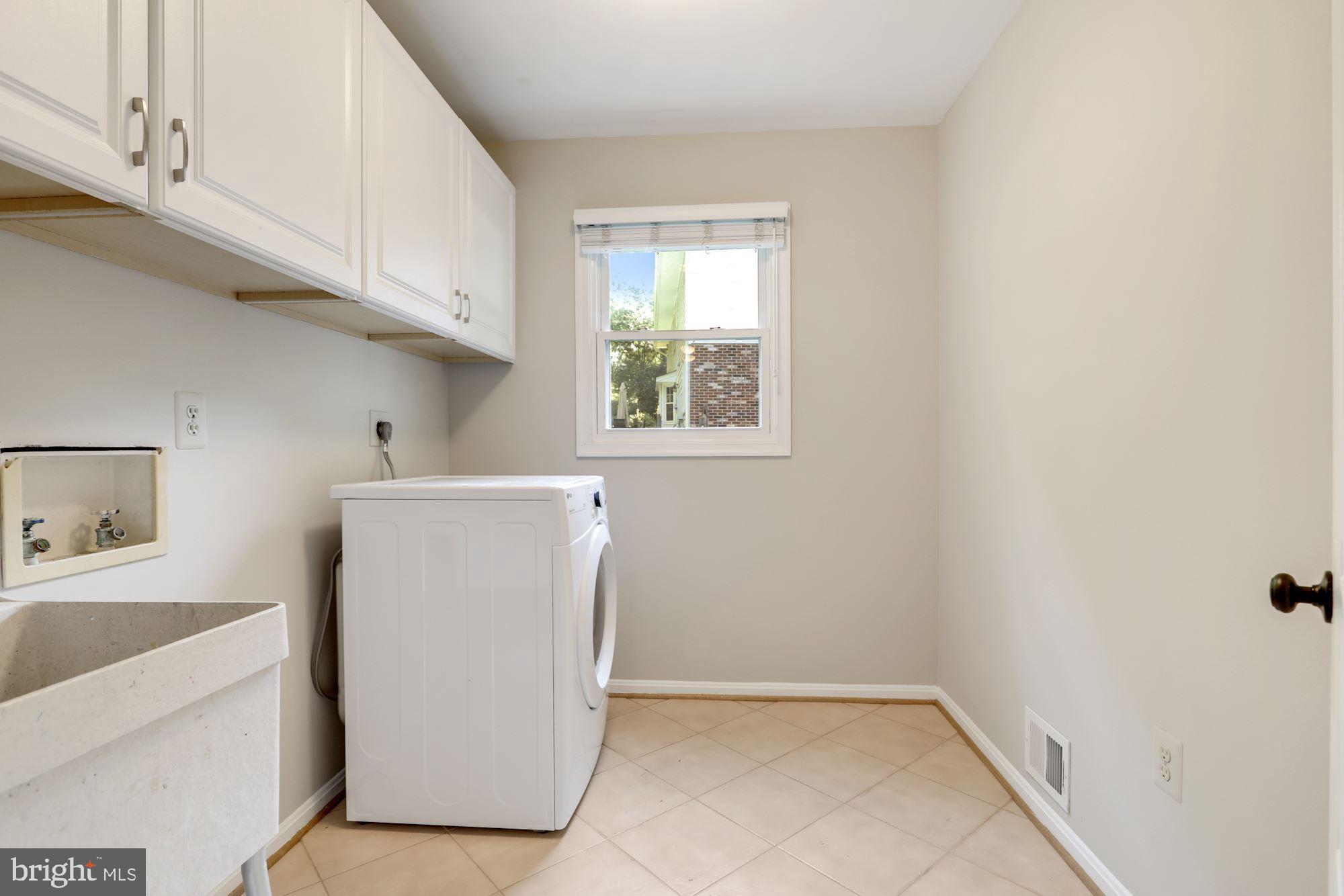 737 Ridge Drive McLean, VA 22101 - Photo 17 of 41 Washer is on it's way!