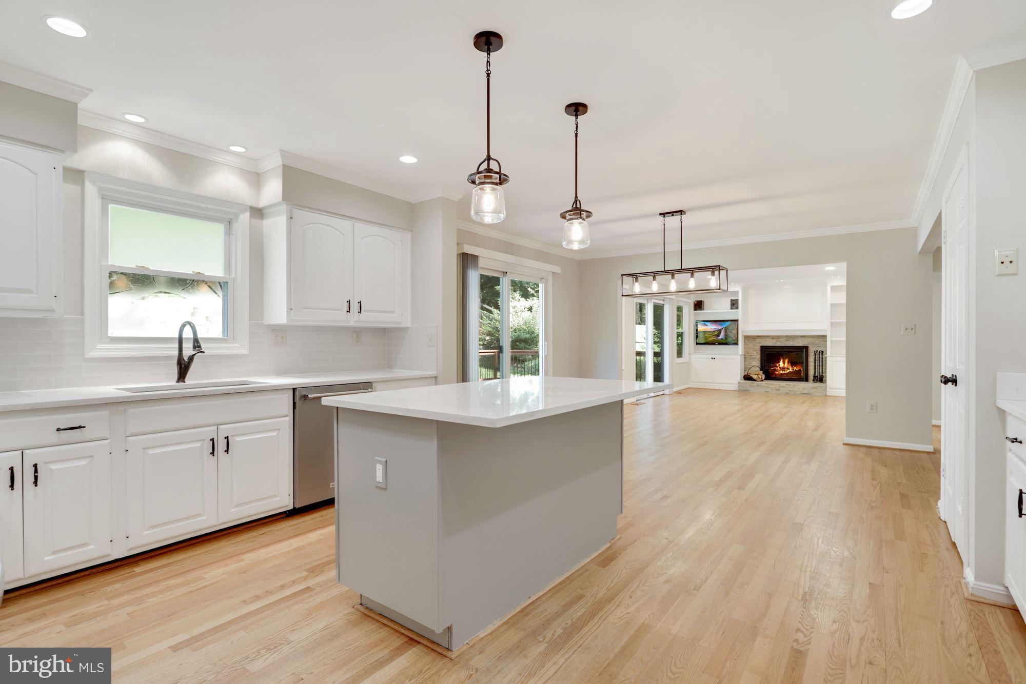737 Ridge Drive McLean, VA 22101 - Photo 7 of 41 Recently renovated kitchen