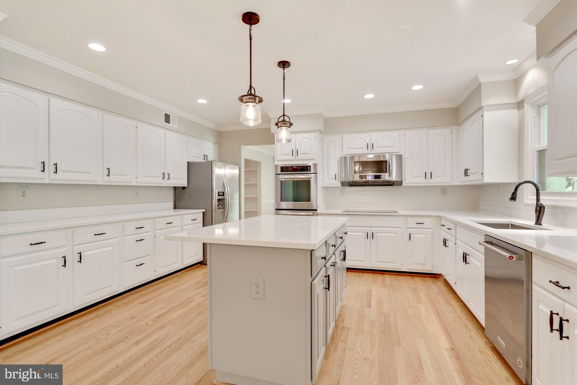 737 Ridge Drive McLean, VA 22101 - Photo 9 of 41 Kitchen