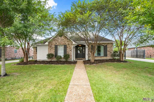 $319,900 | 36466 Manchac Crossing Avenue, Prairieville, LA 70769