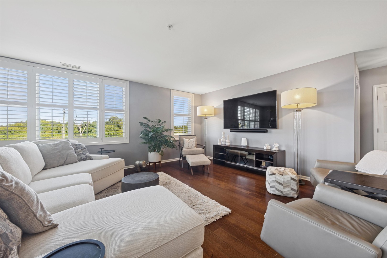 300 Village Circle, Unit 207 Willow Springs, IL 60480 - Photo 2 of 16