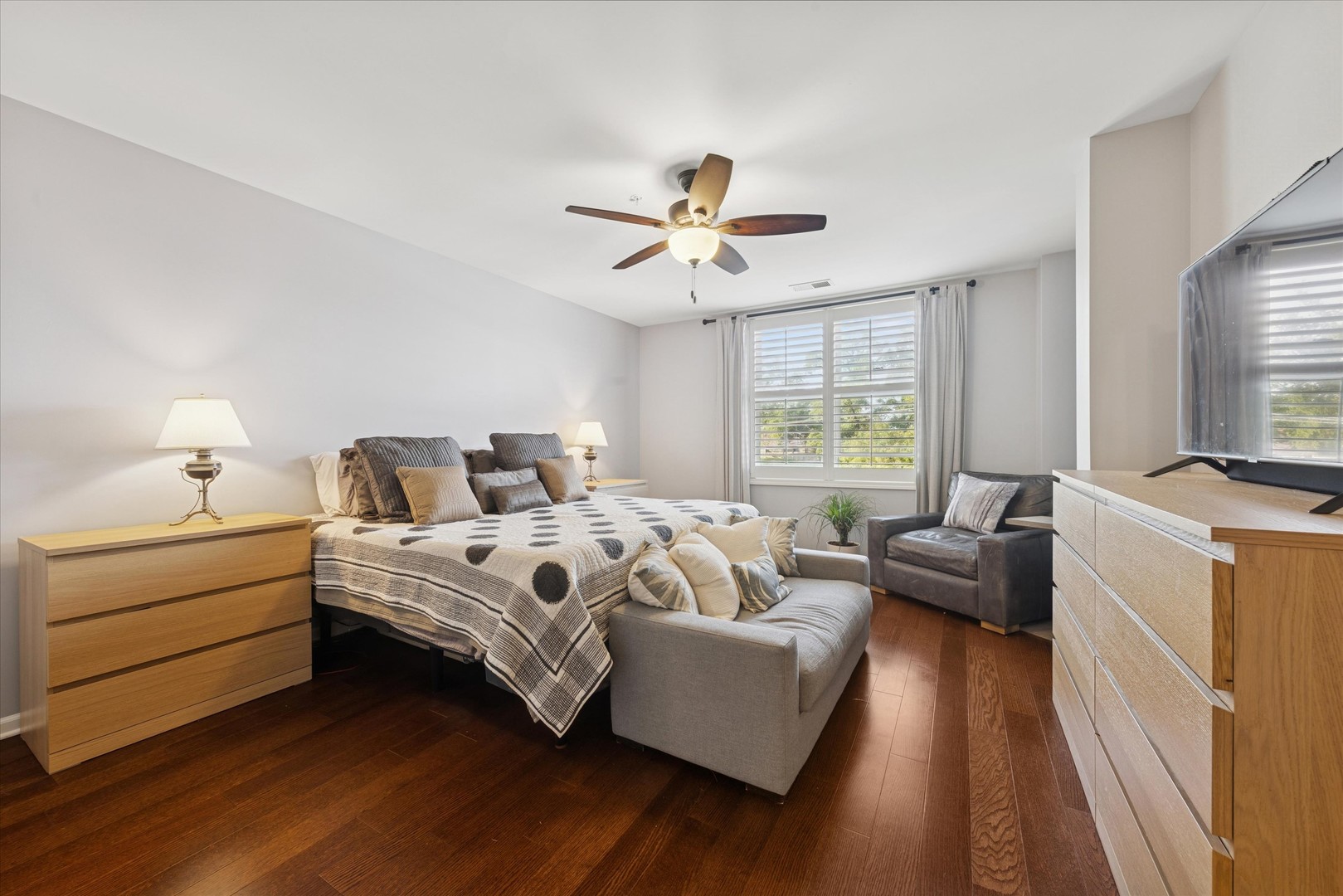 300 Village Circle, Unit 207 Willow Springs, IL 60480 - Photo 8 of 16