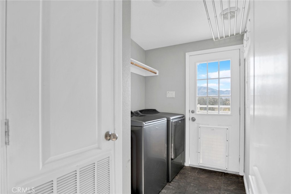 35380 Cheseboro Road Palmdale, CA 93552 - Photo 20 of 42 a room with a washer and dryer