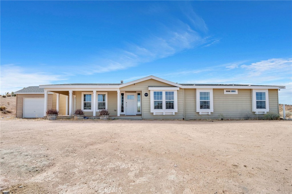 35380 Cheseboro Road Palmdale, CA 93552 - Photo 35 of 42 a view of a house with a outdoor space