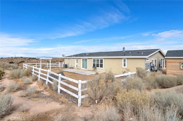 a view of a house with backyard and deck