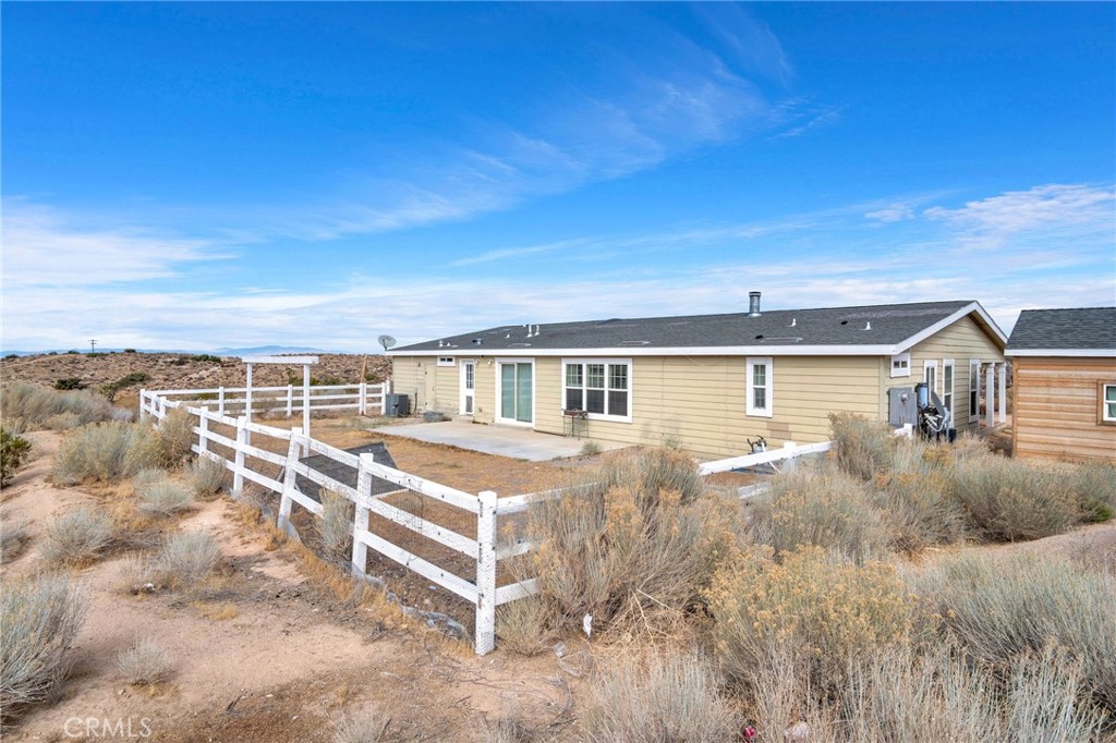 35380 Cheseboro Road Palmdale, CA 93552 - Photo 38 of 42 a view of a house with backyard and deck